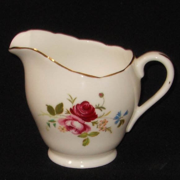Small creamer. Royal Adderley UK fine bone china - Picture 1 of 4